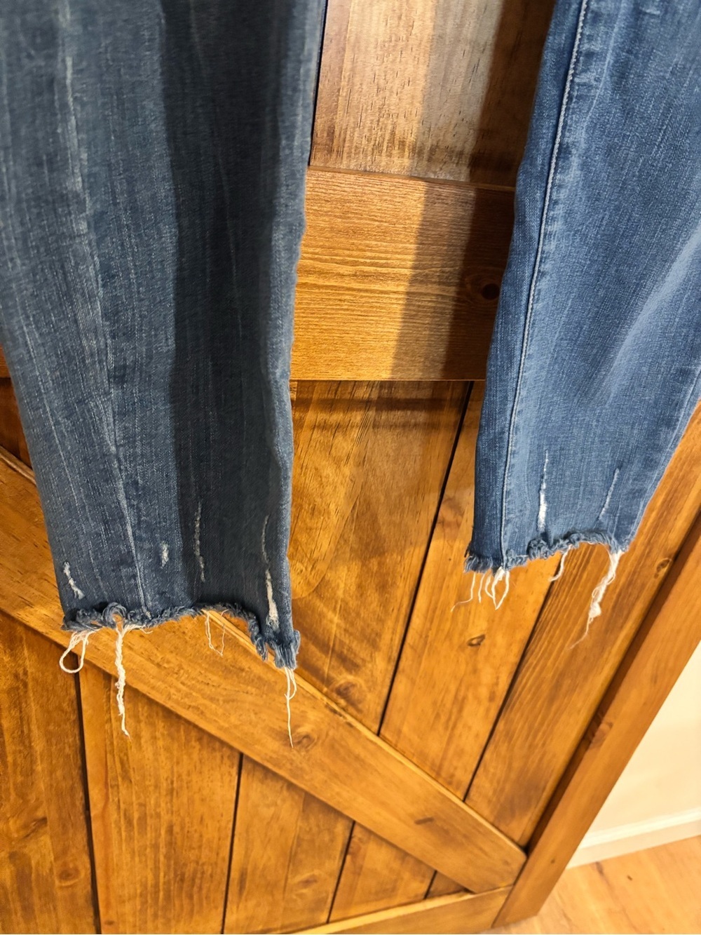 Universal Thread Medium Wash Jeans Distressed High Rise Size 20R - Picture 4 of 5